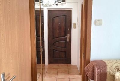 Apartament cu 2 camere semidecomandat, mobilat în Tractorul - 6