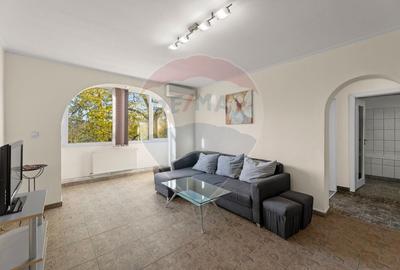 Apartament cu 3 camere semidecomandat, mobilat în Podgoria