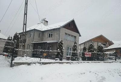 Casă cu 4 camere cu Teren 2500 Mp în Central - 6