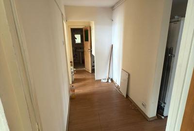 Apartament cu 3 camere decomandat în Giurgiului