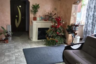 Apartament cu 3 camere semidecomandat în Brazda lui Novac