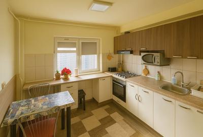 Apartament cu 3 camere decomandat în Titan