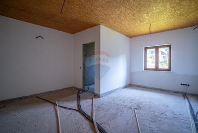 Duplex P+2E cu 7 camere de vânzare in Bușteni , 502 mp teren - 24
