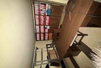 Se ofera spre inchiriere spa?iu comercial de peste 200 mp, situat intr-un complex studen?esc cu tra - 2