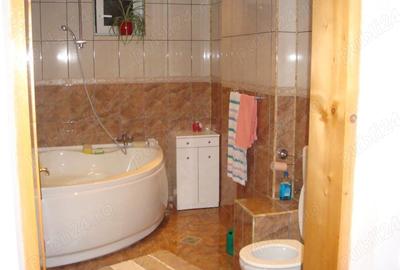 Casă cu 8 camere cu Teren 7000 Mp în Vâlcele - 10