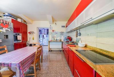 Casă cu 10 camere cu Garaj în Comșești - 7