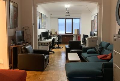 Apartament cu 5 camere semidecomandat, mobilat în Universitate