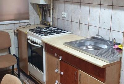 Apartament cu 2 camere semidecomandat în Micro 4 - 2