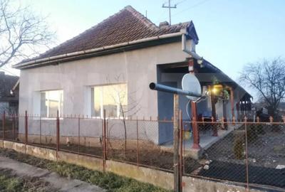 Casă cu 4 camere cu Teren 2000 Mp în Central