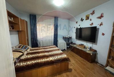 Apartament  cu 3 camere de vanzare 1 Mai - 3