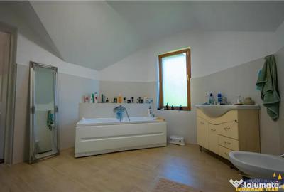 Casă cu 9 camere cu Teren 1750 Mp în Central - 14