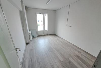 Spațiu comercial, de 33 mp, în 7 Noiembrie - 1