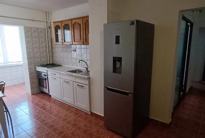 Inchiriez apartament 3 camere - 1