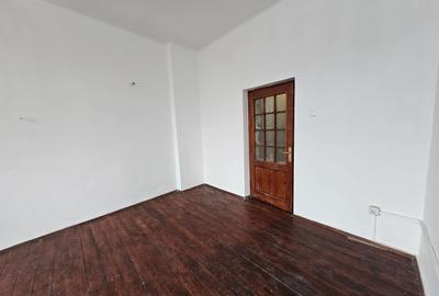 Spațiu comercial, de 300 mp, în Central - 6
