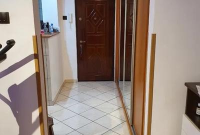 Apartament cu 3 camere semidecomandat, mobilat în Ozana