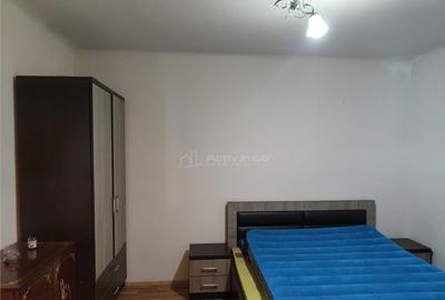 Casa decomandata, situata central in Boldesti Scaeni, in zon - 1