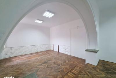 Spațiu comercial, de 80 mp, în Central