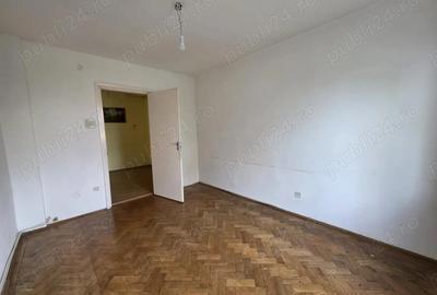 Apartament cu 3 camere decomandat în Progresul