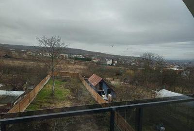 Casă cu 4 camere cu Teren 696 Mp în Dâmbul Rotund - 1