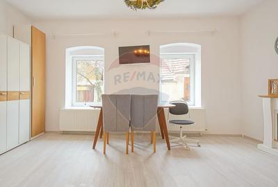 Apartament cu 3 camere semidecomandat, mobilat în Schei - 11