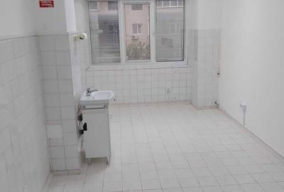 Spațiu comercial, de 20 mp, în Central - 8