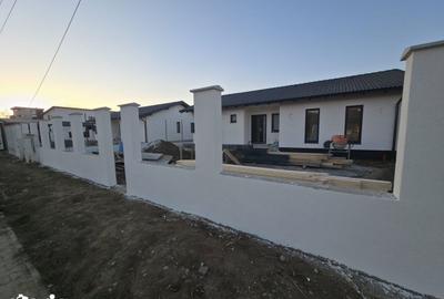 Casă cu 4 camere cu Teren 500 Mp în Livezeni