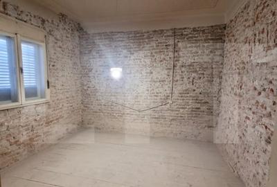 APARTAMENT 3 CAMERE LA CURTE COMUNA 80 MP ZONA PIATA SARBEASCA  PRET 40000 - 1