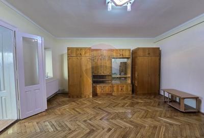 Casă cu 5 camere de vânzare în zona Central comision 0 - 6