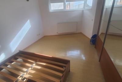 Giurgiului, Piata Progresului, intrarea Plopeni, sector 5 - 5