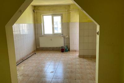 Apartament cu 3 camere decomandat în Semicentral