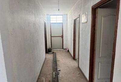 Casă cu 3 camere cu Canalizare în Central - 2
