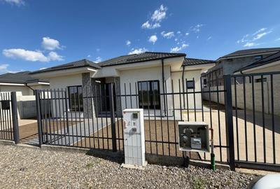 Casă individuală cu 4 camere cu Canalizare în Central - 1