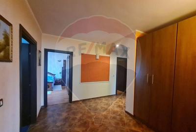 Casa / Vila cu 6 camere in Jorasti - 8