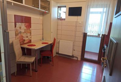 Apartament cu 3 camere decomandat în Popoveni - 2