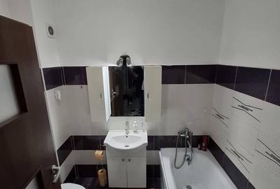Apartament cu 2 camere decomandat în Apărătorii Patriei