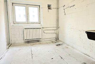 Apartament cu 3 camere decomandat în Vitan