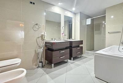 Priveliste spre masivul Postavarul - 8