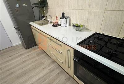 Apartament 2 camere cf 1 semidecomandat zona Brosteni - 4