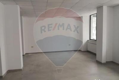 Spațiu comercial, de 105 mp, în Central - 3