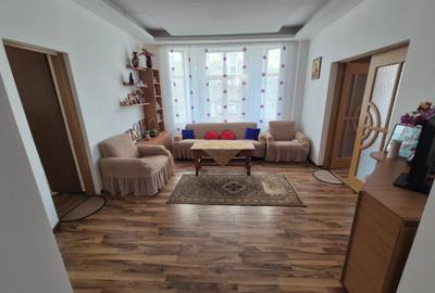 Apartament cu 3 camere semidecomandat în P-ța Unirii - 2