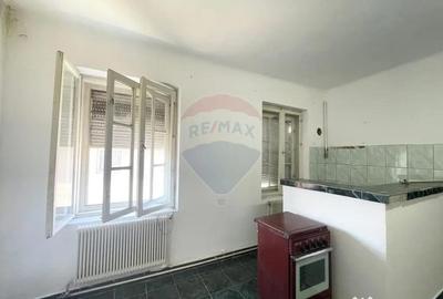 Casă cu 3 camere cu Teren 140 Mp în Central - 9