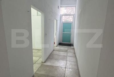 Spațiu comercial, de 69 mp, în Central - 4