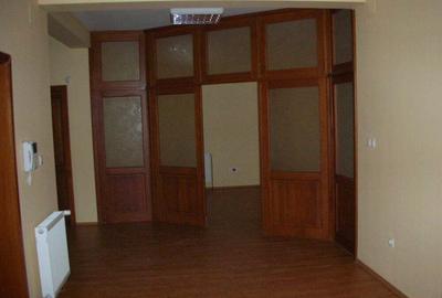 Casă cu 10 camere cu Teren 425 Mp în Olimpia-Stadion - 1