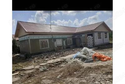 Casă cu Teren 1195 Mp în Central - 1