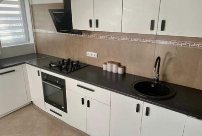Apartament cu 3 camere decomandat în Ipotești - 2