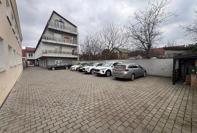 Spatiu comercial cu 4 incaperi 110 mp, situat in zona Aurel Vlaicu - 1