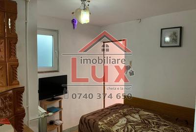Casă cu 3 camere cu Teren 112 Mp în Piața Veche - 1