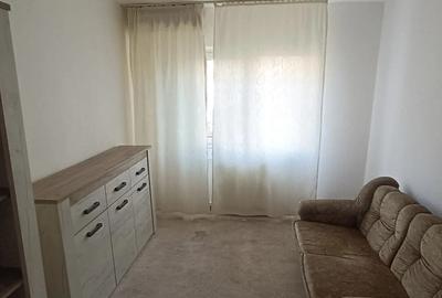 Inchiriez apartament 3 camere - 4