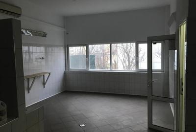 Spațiu comercial, de 80 mp, în Central - 3