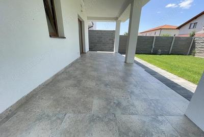Casă cu Teren 305 Mp în Dumbrăvița